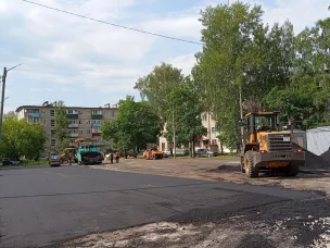 Ведутся работы по устройству всесезонного корта на ул. Бутова